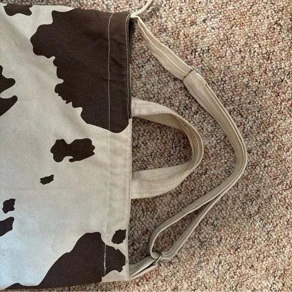 BAGGU cow print canvas tote - discontinued! Cross body - Picture 3 of 5